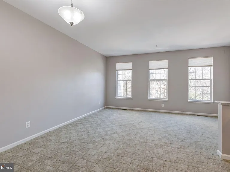 5140 Donovan Dr — Photo 5