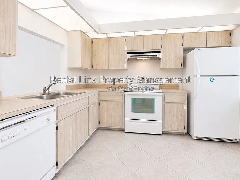 320 SW 3rd Pl #2 — Photo 12