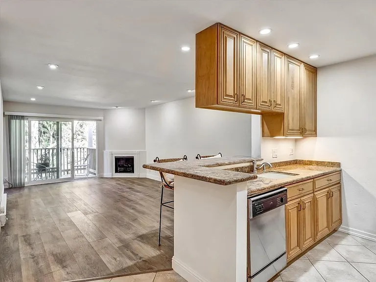 359 Half Moon Ln #304 — Photo 3