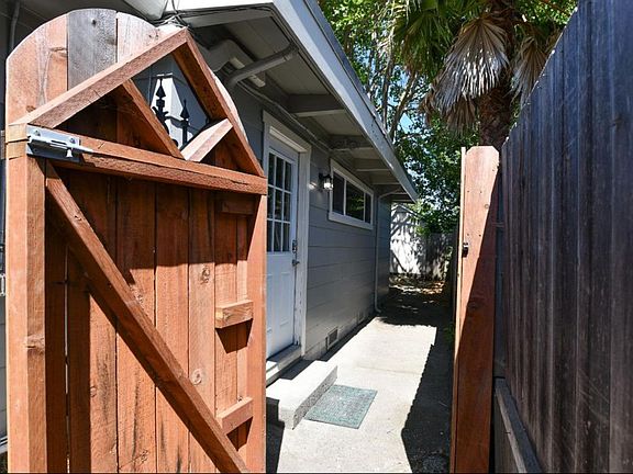 Right side private entry to In-Law unit.