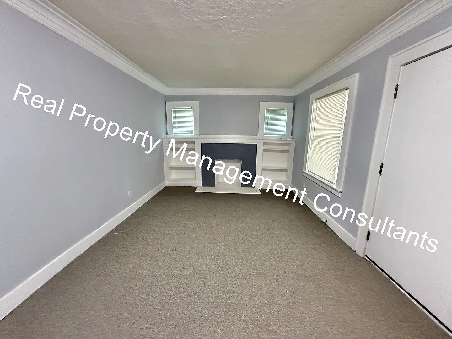 Rare 5-Bedroom, 2-Bathroom Home in Kansas City! — Photo 3