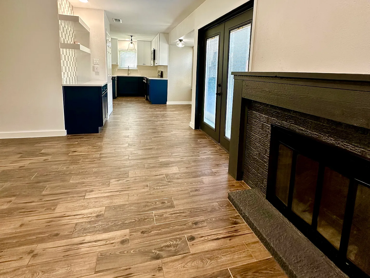 120 Lakeway Dr — Photo 4