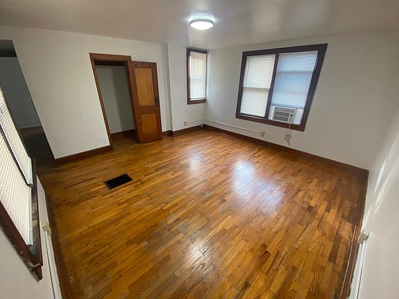 4th image of 414 Laramie St APT 1