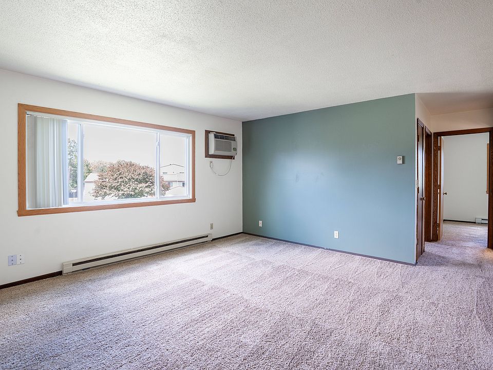 Fargo, ND Summerfield Apartments | 21A | Living