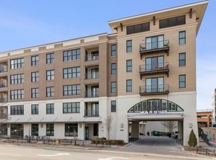 940 Maple Ave APT 207, Downers Grove, IL