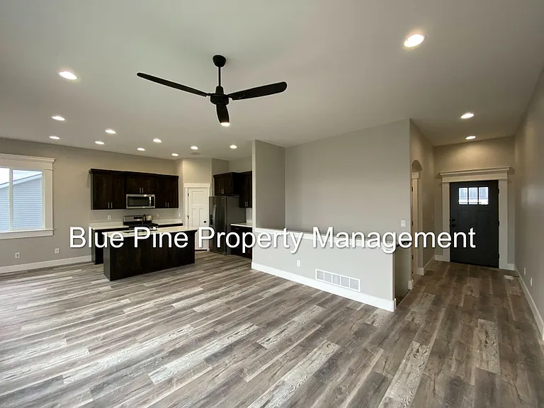 3840 Ventura Ave — Photo 4