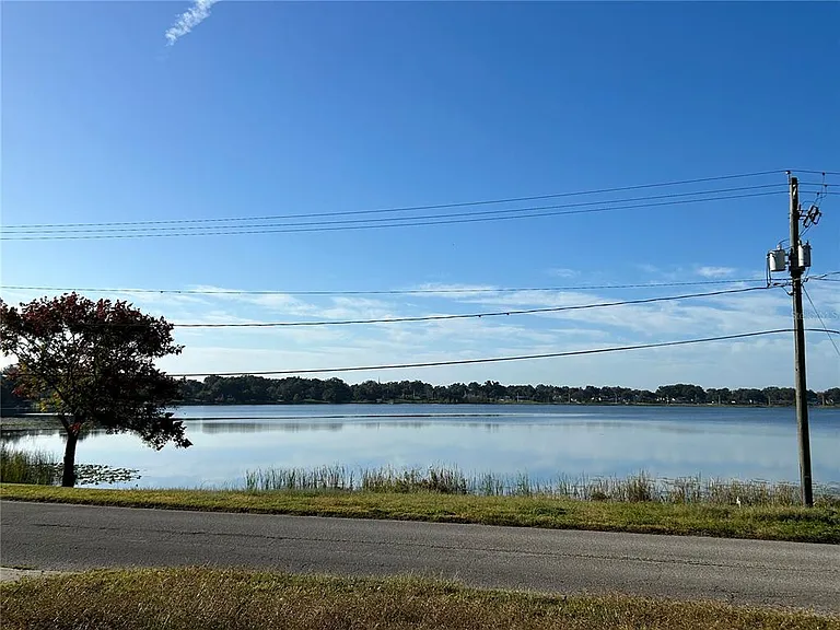 1241 N Lake Elbert Dr NE — Photo 2
