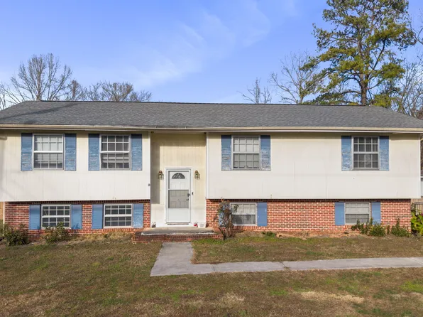 3035 W Lake Dr NW, Cleveland, TN 37312