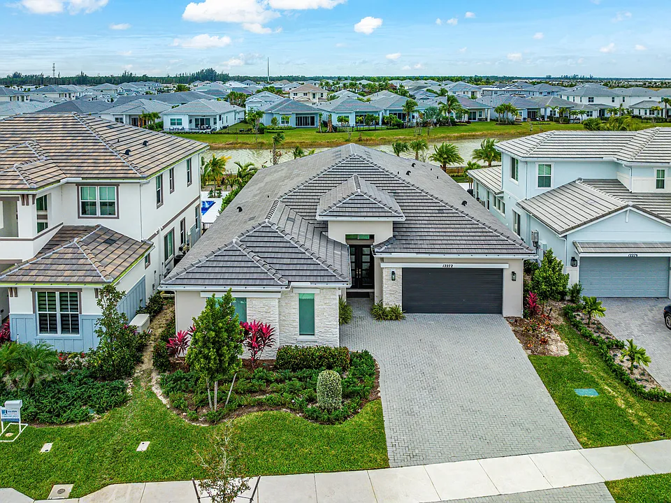 12272 Waterstone Cir