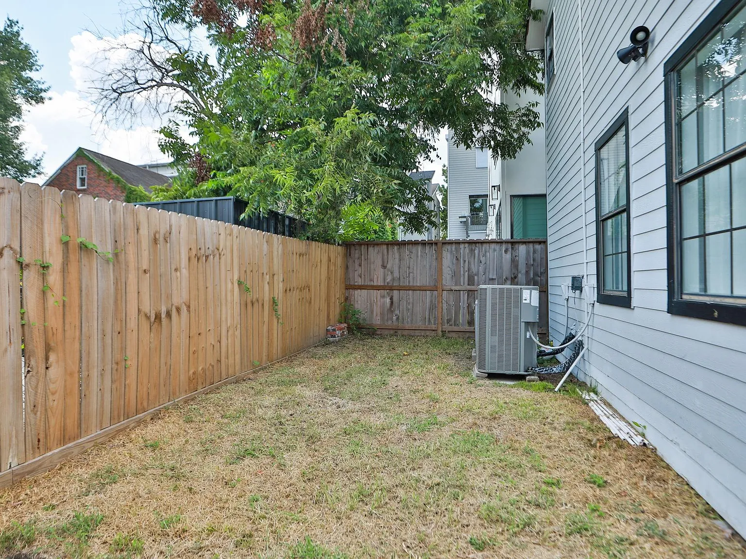 3 bed, 2.0 bath, 1300 sqft, $2,900 — Photo 3