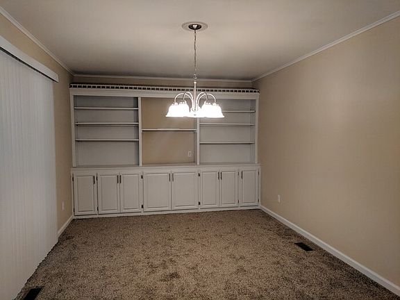 4th image of 7112 Castlecrest Dr
