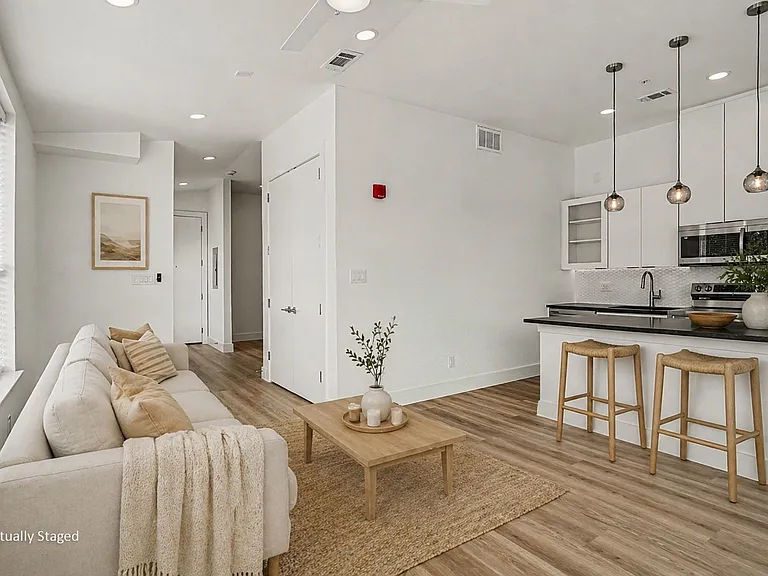 2217 N Fitzhugh Ave #301 — Photo 5