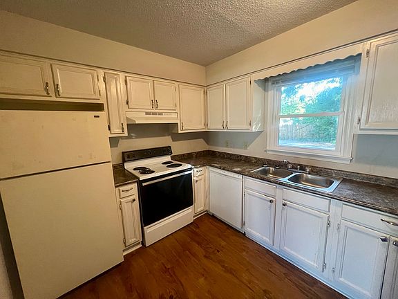 2nd image of 946 Stone St #D