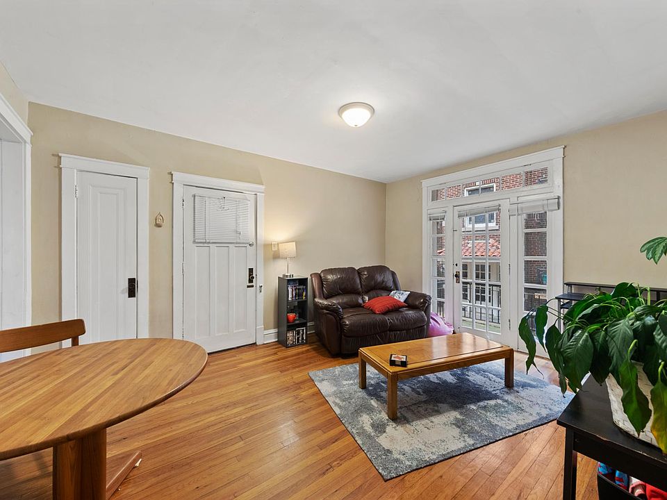 1st image of 2626 S Kingshighway Blvd Floor 1-2-3