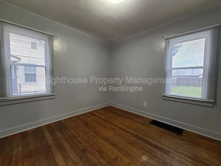 1387 Hurd Ave — Photo 10