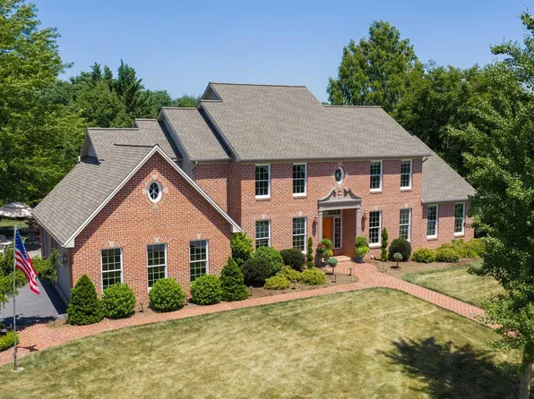 6 Highland Dr, Palmyra, PA 17078