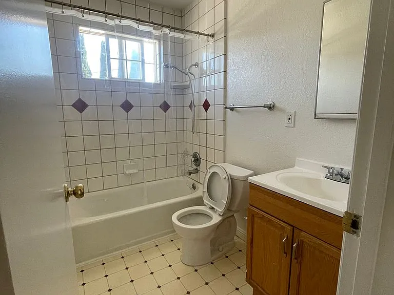2206 Deborah Dr — Photo 4