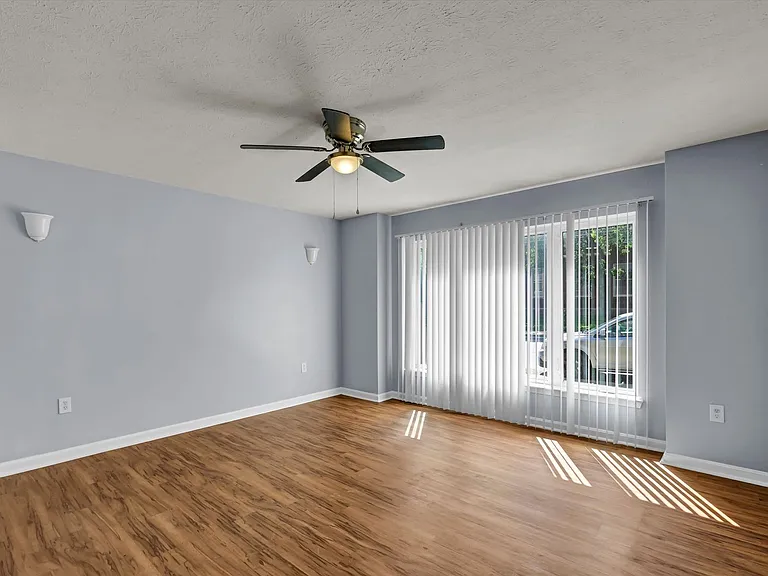Rowan Place Apartments — Photo 17