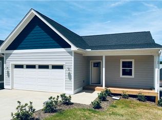 305 Golden Fields Ln, Asheville, NC 28804