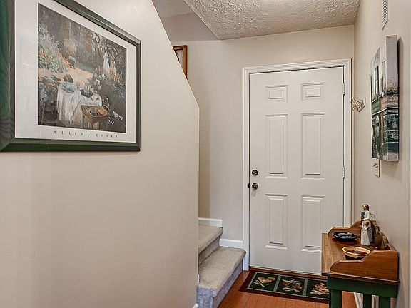 5th image of 418 Alexander Ave #0