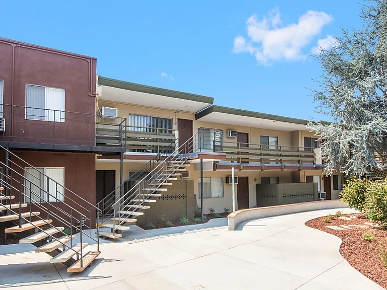 1345 N San Gabriel Ave — Photo 17