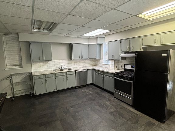 2nd image of 160 N Pearl St