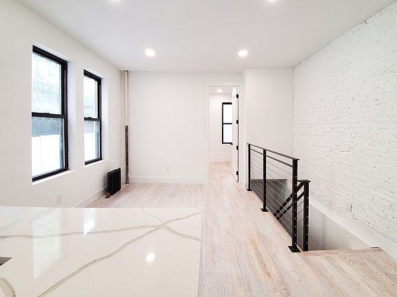 4th image of 817 8th Ave APT 1R
