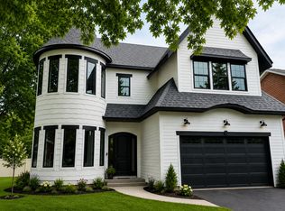 909 Evergreen Ave, Glen Ellyn, IL 60137