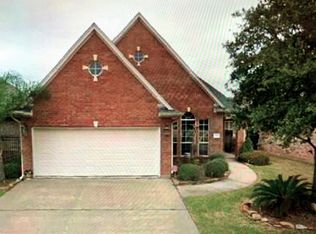 19 Red Oak Ct, Lake Jackson, TX 77566