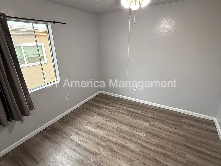 4344 Estrella Ave #4 — Photo 7