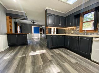 81 Daniel Dr, Lyndonville, VT 05851