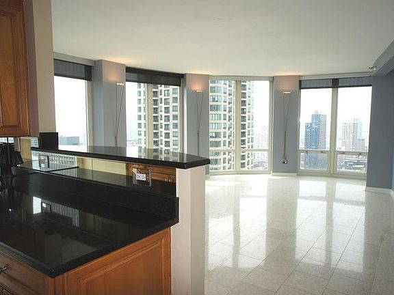 5th image of 345 N Lasalle St Floor 39