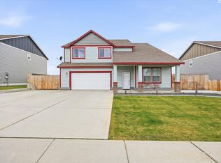 647 Pikes Peak Dr, West Richland, WA