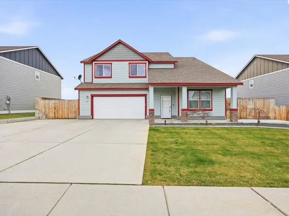 647 Pikes Peak Dr, West Richland, WA 99353
