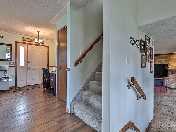 5th image of 4058 Schroeder Dr