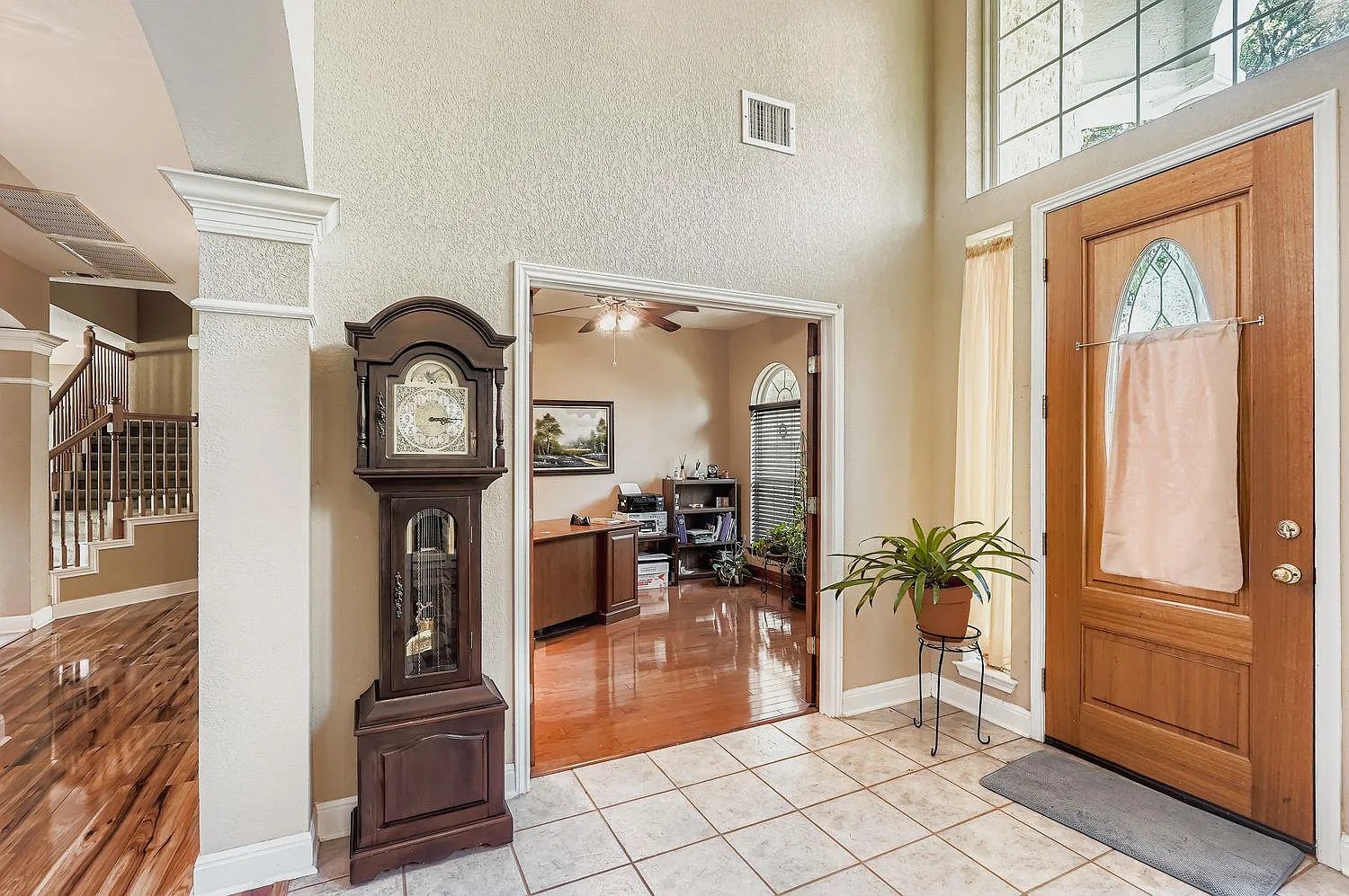 3 bed, 2.5 bath, 3201 sqft, $3,000 — Photo 2