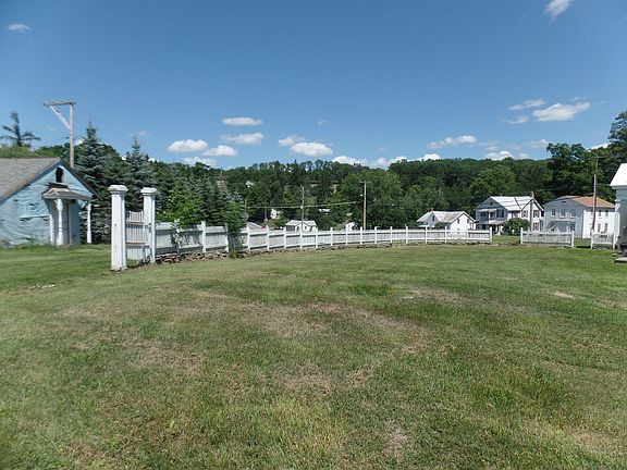 Side lawn view toward street