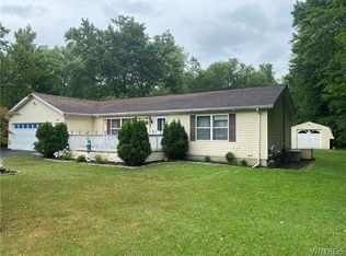 8727 Hartshorn Rd, Corfu, NY 14036