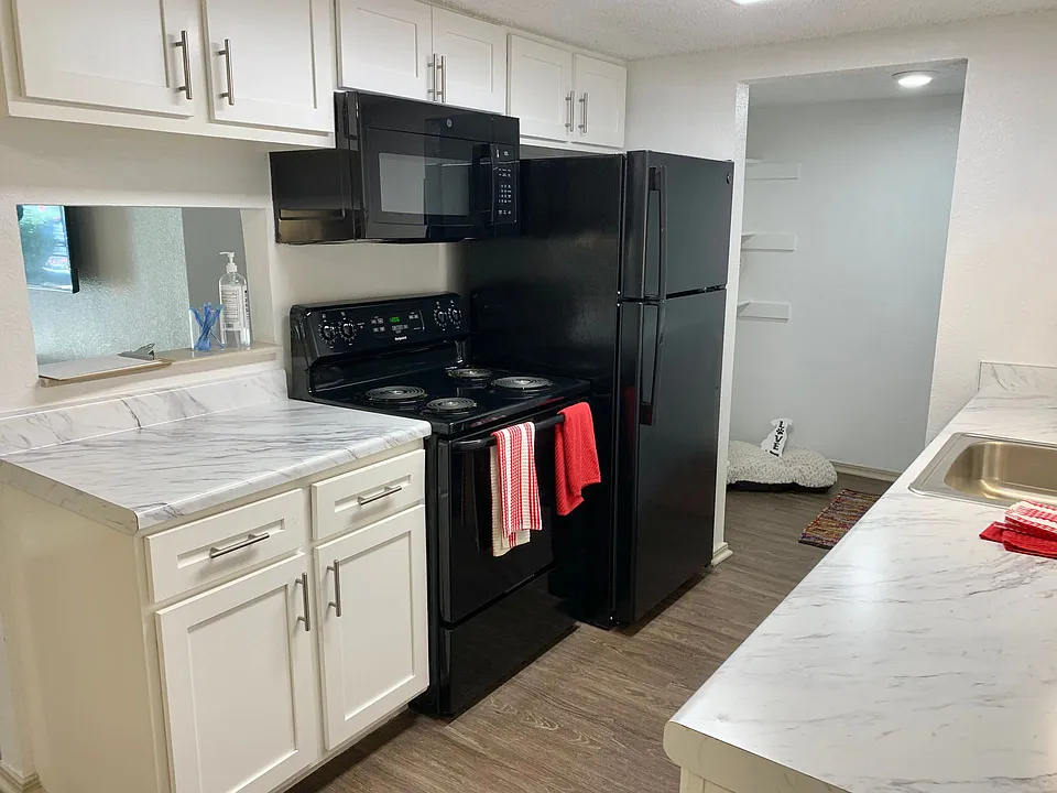 Quail Hollow Apartments