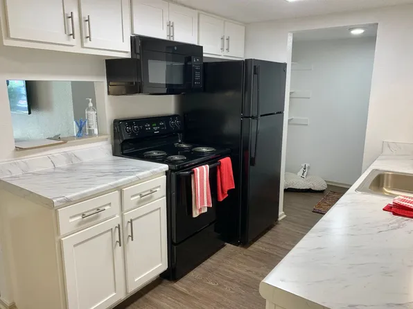 Quail Hollow Apartments
