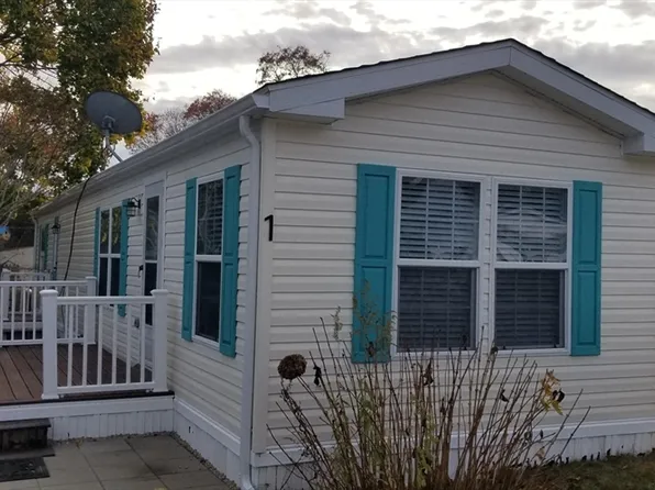 1 2nd Ave #1, Pocasset, MA 02559