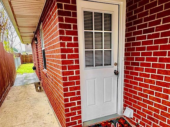 2nd image of 812/814 Faun St