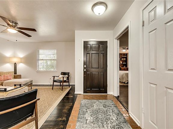 2nd image of 505 Sunset Dr