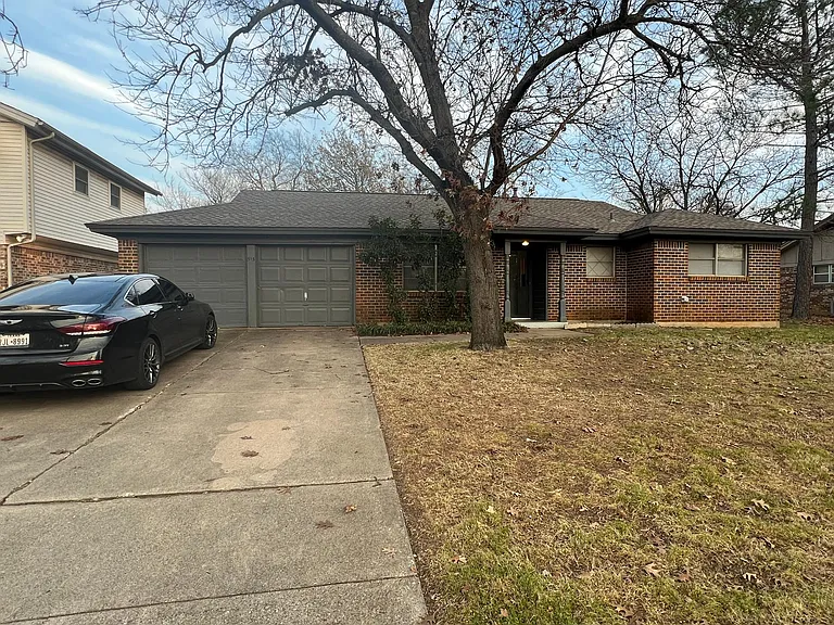 513 Simmons Dr — Photo 1