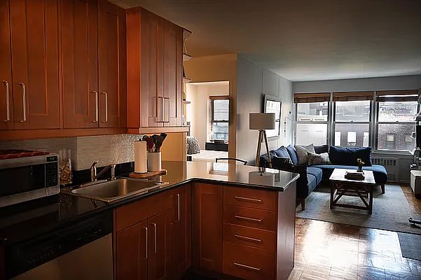 1st image of 155 E 38th St APT 6F