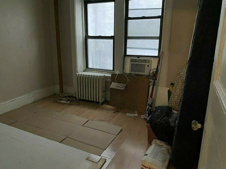 2nd image of 13 Carmine St APT 1