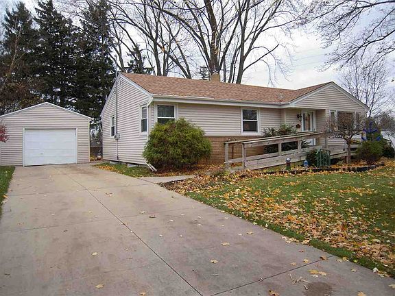 Concrete Driveway in great shape