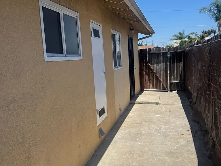 10541 Sycamore Ave — Photo 30