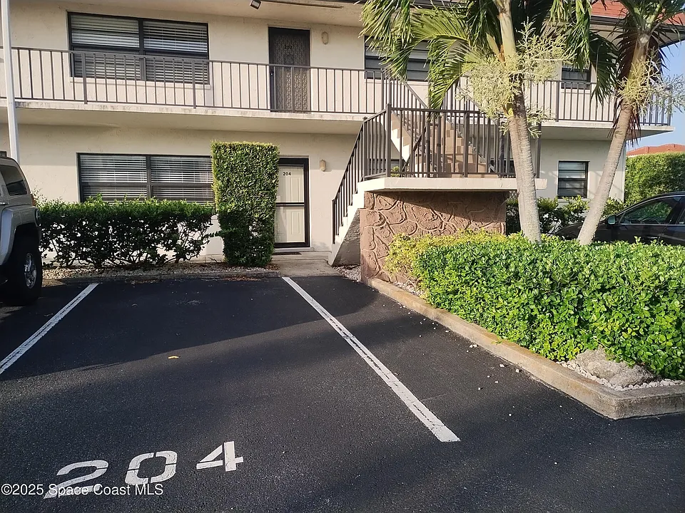200 Saint Lucie Ln #204