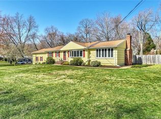 40 Lillian Dr, Trumbull, CT 06611